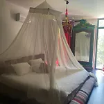 Проживание в семье La Maison De Joy Dans Le Parc Des Elfes Монферье-сюр-Ле